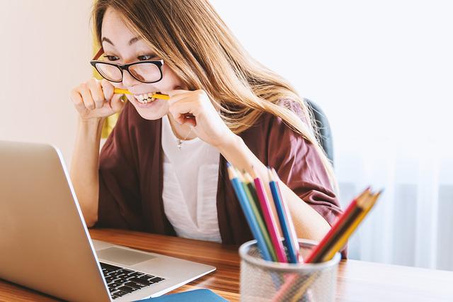 les-5-fashion-faux-pas-a-eviter-au-bureau